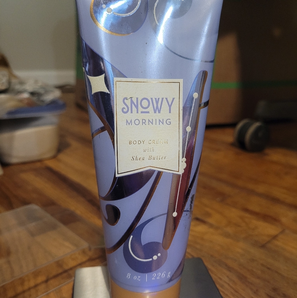 Bath and body works snowy morning body creme